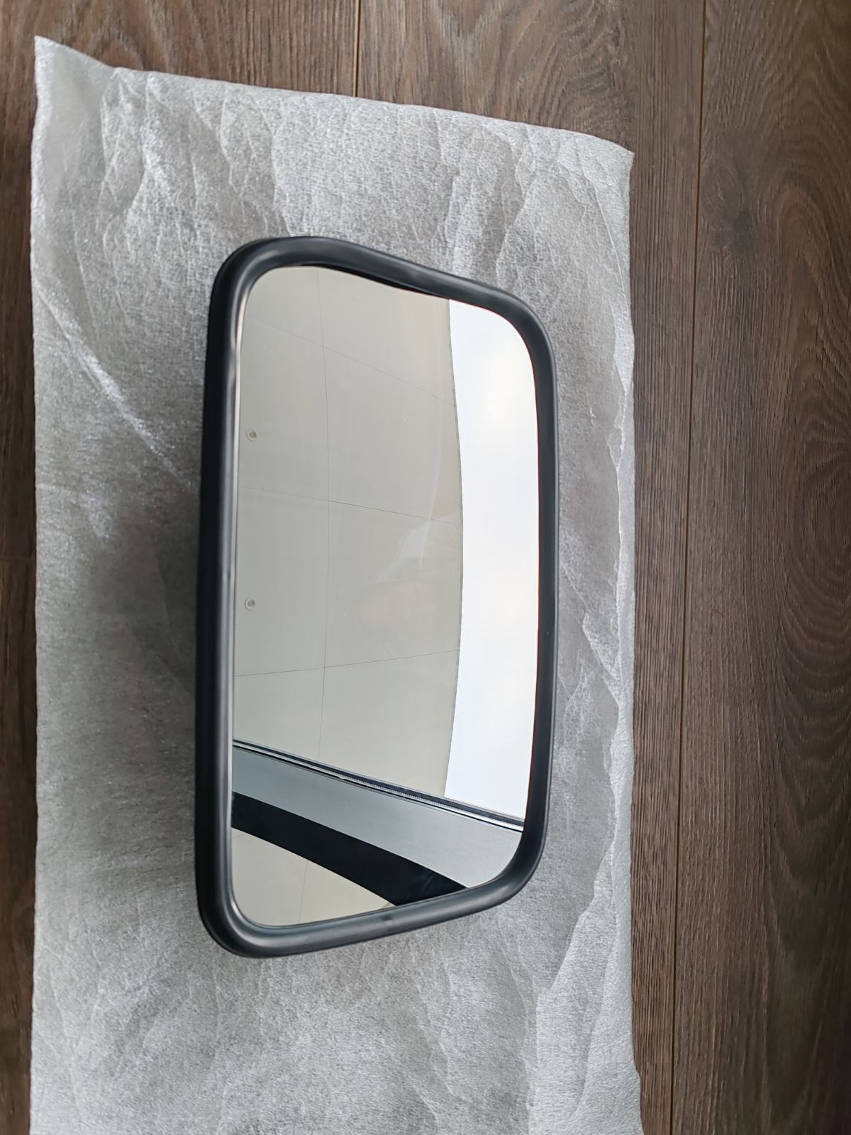Oglinda universal exterioara laterala pentru vedere din spate 300 mm x 183 mm pentru camion, autobuz, utilaje de constructii si agricole, excavatoare, rulote si altele. [8]
