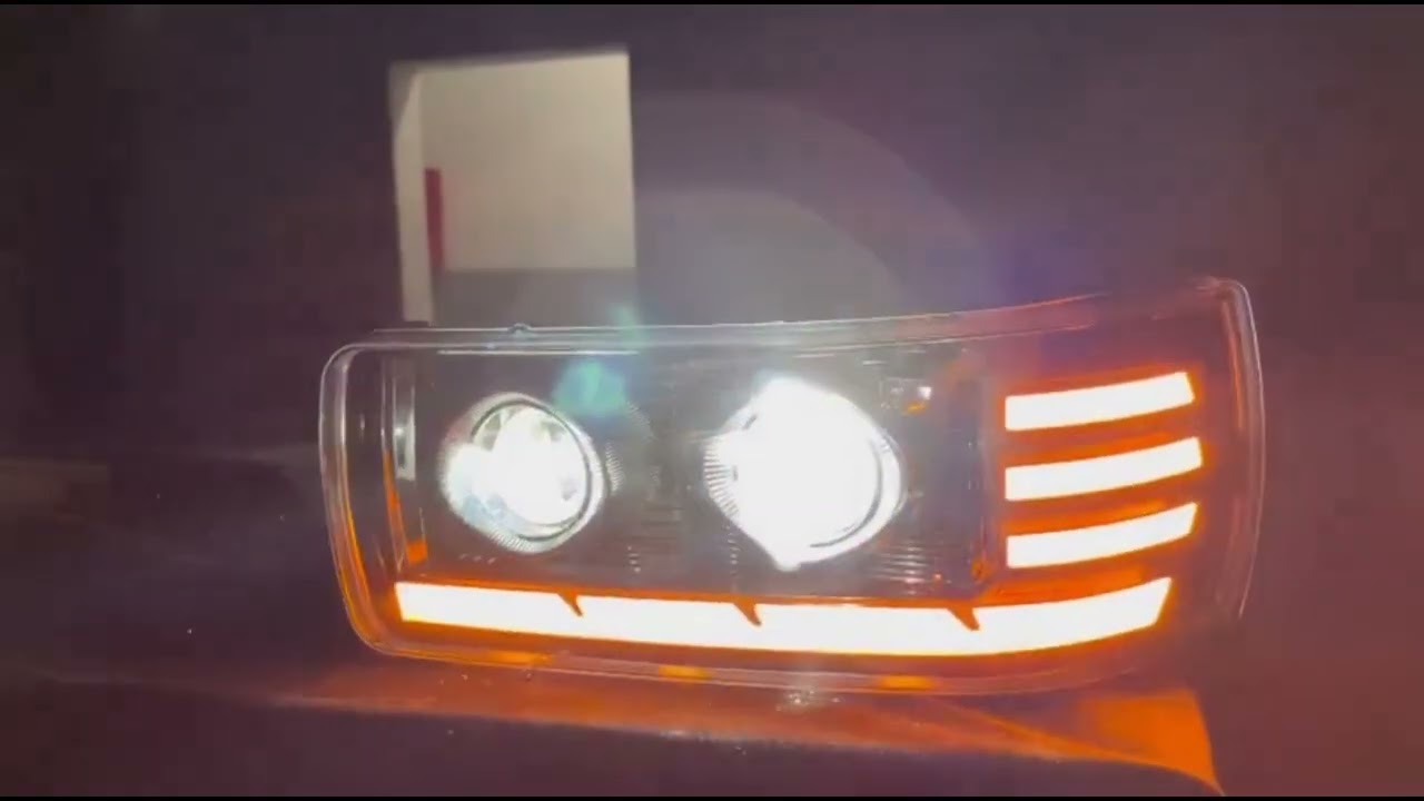 Far LED dreapta cu 2 lupe pentru DAF XF105 / Space Cab / Super Space Cab, 24V, DRL Alb-Portocaliu, Startup Effect