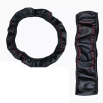 Husa universala din piele pentru volan – Neagra cu cusaturi rosii 37–38 cm