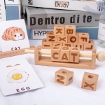 Joc Montessori tip cuburi din lemn inscriptionate cu litere