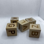 Puzzle educativ din lemn Fructe cu doua tipuri de carduri si cuburi din lemn, 3+ ani