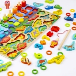 Joc educativ din lemn, sortator de culori, cifre, forme geometrice, dinozauri si joc de pescuit cu magnet
