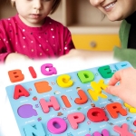 Montessori puzzle educativ din lemn cu litere mari si mici – alfabet englez