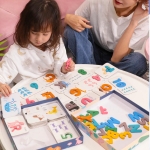 Puzzle Montessori din lemn „Alphabet & Animal Board” – alfabet si animale